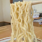 喜多方ラーメン 天高盛 - モチツル食感マックスの中太麺