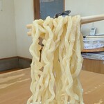 喜多方ラーメン 天高盛 - ちぢれ強め中太麺