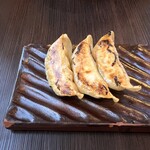 AKIHA麺屋 粋翔 - 今日は『餃子』3つ。