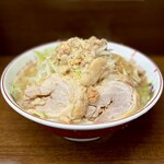 ラーメン二郎 - 小らーめん（豚2枚）・ニンニク・アブラ・ベニ・アレ（魚粉）