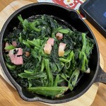ココス - ほうれん草とベーコンバターソテー