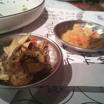 Spice&Dining KALA - パプリカのアチャール（奥）と、セロリのアチャール（手前）