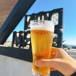 ファーマーズ ピッツェリア ドン ファーム - この快晴の青空の下でいただくビールの気持ちよさ〜