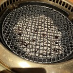 安楽亭 - 炭火セットしてくれました