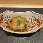 鮨 こん藤 - スッポンと2年熟成させたメイクイーンの春巻き アクセントに完熟実山椒　舞茸とハナビラタケ、山えのきの餡　◎◎