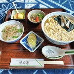 相国寺東門 田舎亭 - 卵とじそば＋セット（ちりめん山椒ご飯・小鉢・香物）　税込¥1400　　卵とじ蕎麦の蕎麦が細くて（嬉）トッピングの牛蒡は香りが立ってます。卵ふわふわ。