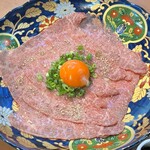 炭火焼肉 匠 - レアロースユッケ