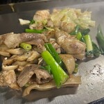 ホルモン料理専門處 利根屋 - 