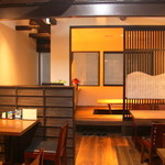 実のり - ２階はテーブル席の他、掘りごたつの座敷があります。２階に案内しても奥さんと喋りに途中１階に降りてくるお客さんも（笑）