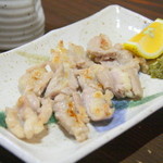 実のり - ”せせり塩焼き”阿波の鶏の旨味がぎゅっと詰まった一品。山椒、レモンはお好みで♪