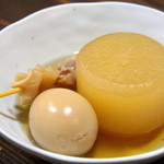 ”おでん”良質な出汁が滲み渡っており、美味しい。平飼いで育った鶏の玉子もオススメ。