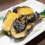 ”茄子の田楽”味噌が上品で、口の中でジュワ～っと広がるナスの甘み、味噌が引き出す旨味がハーモニーを奏でる。