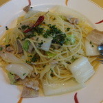 トラットリア・イタリア - 白菜と豚バラ肉のアーリオ・オーリオしょうが風味スパゲッティ：980円