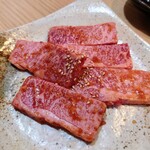 養老焼肉 銀角 - 黄金カルビ　890円