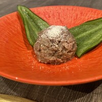 焼肉とみ 横浜関内店 - 前菜のピーマン肉詰め