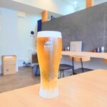 うな賀 - 丁寧な注ぎ方で適用される"生ビール"は、安定の冷たさと旨さ。