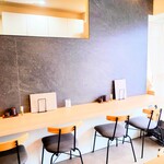 うな賀 - カウンター席、右側。