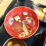 うな賀 - "ひつまぶし"用の"葱"を入れた"お吸い物"。