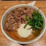 330266048 - 牛肉の温玉うどん