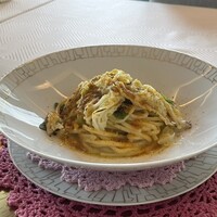 SALONE TOKYO - からしをたっぷり使った老舗製麺所浅草開化楼と共同開発の低加水からひぐパスタ、ベースはバター、ちりめんキャベツ、レモンゼスト、カラスミ、スぺアミントで穏やかな清涼感で口直し
