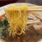 烈志笑魚油 麺香房 三く - かけラーメン 麺リフト(2025/8)