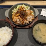 松のやマイカリー食堂 - にんにく醤油の揚げる鶏テキ定食