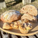 tasca - でかぱん ぷれーん ¥400
      でかぱん くるみれずん ¥400
      ベーコンチーズ ¥300
      ひしわの紅茶クリームチーズマフィン ¥300