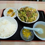 王府 - ニラブタ定食980円