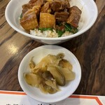 東魁楼 上海麻辣湯 - #柔らか豚角煮ごはん