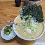 カマリヤ 大将 - ラーメン(中)＋味付玉子＋のり増＋小ライス