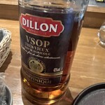 渡辺料理店 - 瓶ごと置かれます。まさかのラム酒かけ放題！