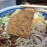 加賀 - お揚げは甘辛く濃い目