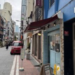 スパイシーカリーハウス 銀座半月 - 外観、通り沿い