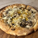 Pizzeria SALUTE - 「トリュフ＆マッシュルーム」（2,350円）