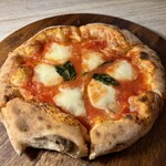 Pizzeria SALUTE - 「マリグリータ・ブッファラ」（1,750円）