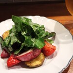 Hachihare - 焼き野菜とルッコラのサラダ