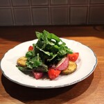 Hachihare - 焼き野菜とルッコラのサラダ
