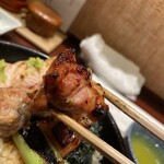 伊勢廣 - もも肉は弾力がいいです。