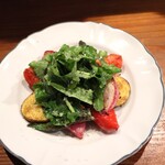 Hachihare - 焼き野菜とルッコラのサラダ