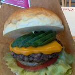 シエル・アムール - アボガドチーズバーガーのアップ(2025年11月来店時撮影)