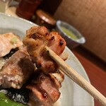伊勢廣 - もも肉は弾力がいいです。