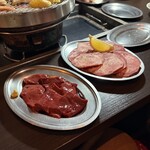 塩ホルモン 栗の木 - レバー　牛タン