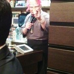 ステーキハウス次朗 - 被り物までし、さらにノリノリに♪