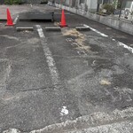 和食処 じなん坊 - 駐車場は右から3台