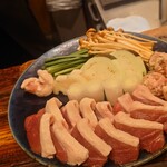 赤坂 Na Camo guro - 調理前の鴨すき