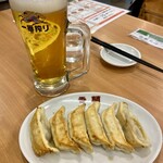 来らっせ 本店 - 生ビール ￥600 ＆ 焼餃子 ￥360（香蘭）