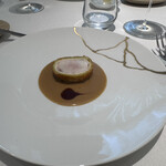 レミニセンス - ◎サスエ
      焼津サス工前田魚店 駿河湾 金目鯛の海老と貝のムース巻のパイ包焼 グレームオレンジソースとマデラ酒のソース