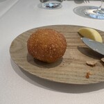 レミニセンス - ◎揚げパン
      高山トランブルーオリーブオイル揚げパン　
      どのパンも美味しく写真を撮ることを忘れていたようです。写真添付はこちらのみ。