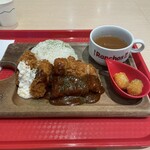 らんちょすキッチン - 広島産牡蠣フライと鶏カツのプレート990円