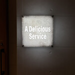 A Delicious Service - お店正面、シンプルでセンス良いな〜